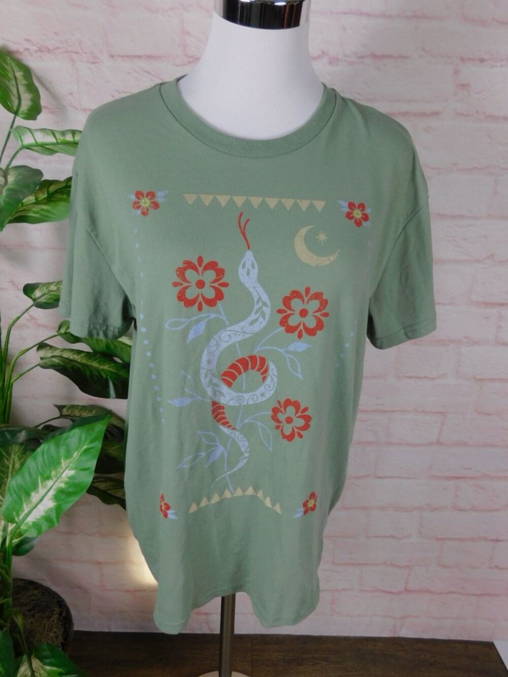 Floral Snake Graphic Green Short Sleeve T-Shirt Cotton Blend Size M Unisex Casua